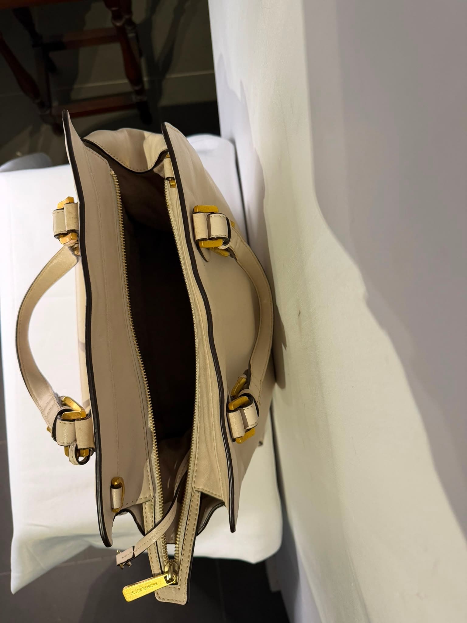Michael Kors Sutton Medium Satchel Cream Leather Handbag — photo 6 of 7