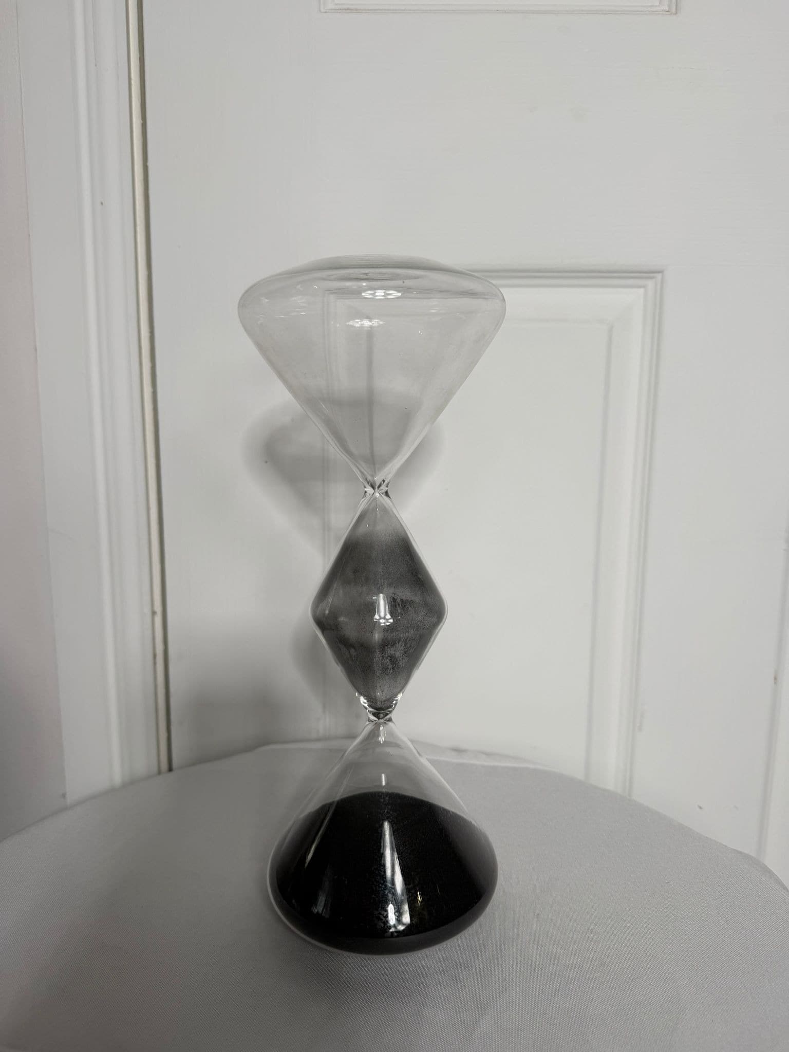 Modern Diamond-Shaped Glass Hourglass with Black Sand — photo 5 of 7
