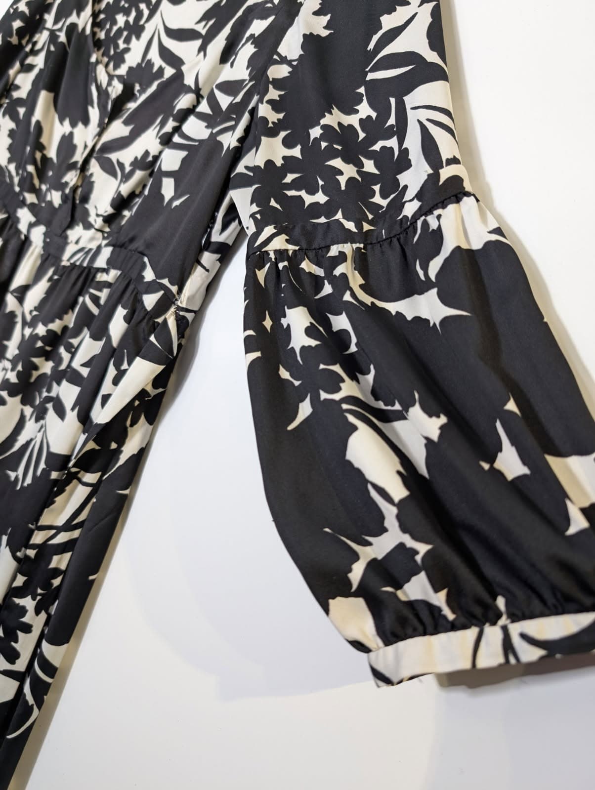 Morrissey Black and White Floral Empire Waist Dress — photo 3 of 4