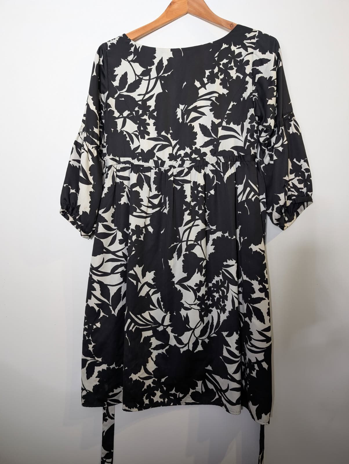 Morrissey Black and White Floral Empire Waist Dress — photo 4 of 4
