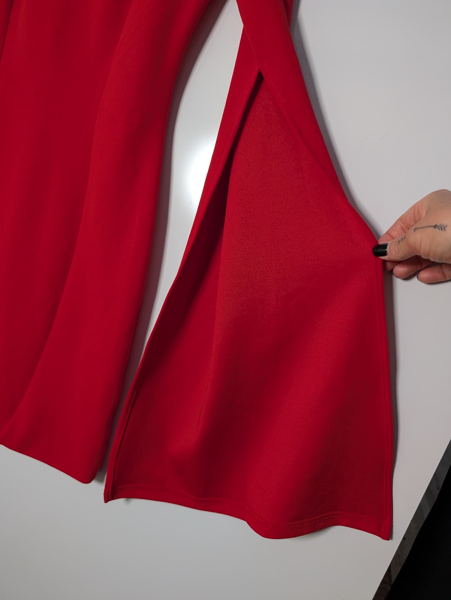 Mossman The Sense of Mystery Dress Red Cape Sleeve Mini AU 8 — photo 3 of 9