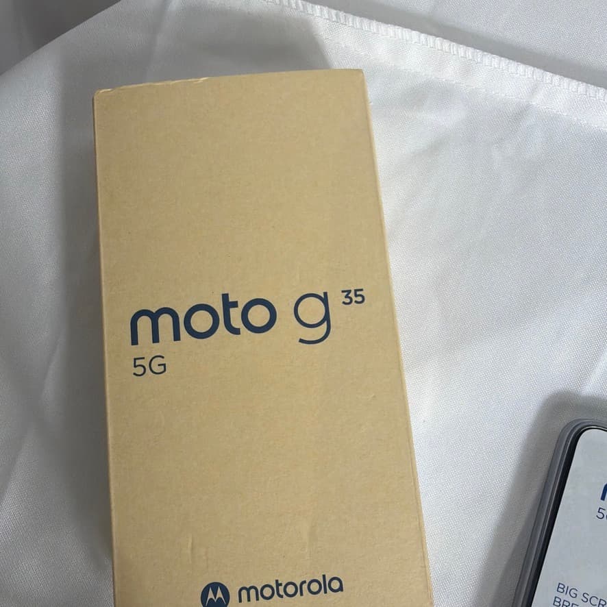 Motorola Moto G35 5G - 128GB Midnight Black Smartphone — photo 2 of 8
