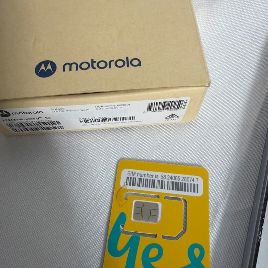 Motorola Moto G35 5G - 128GB Midnight Black Smartphone — photo 3 of 8