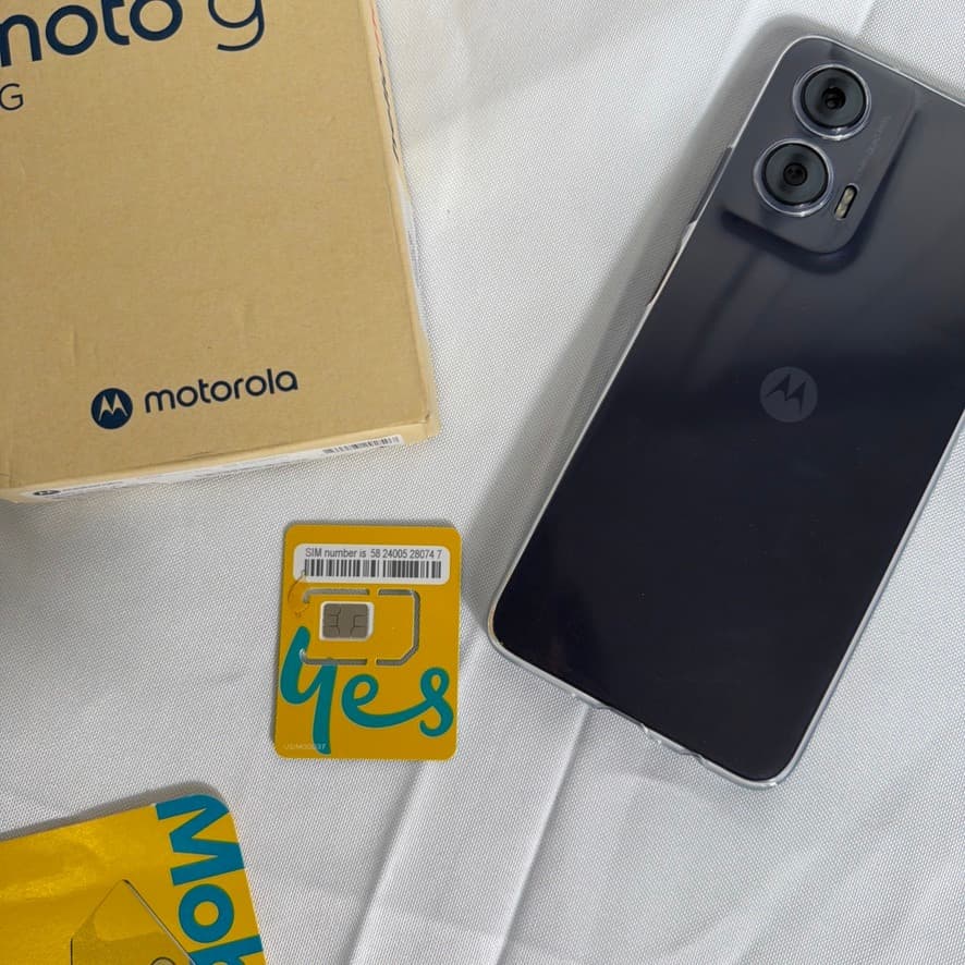 Motorola Moto G35 5G - 128GB Midnight Black Smartphone — photo 8 of 8