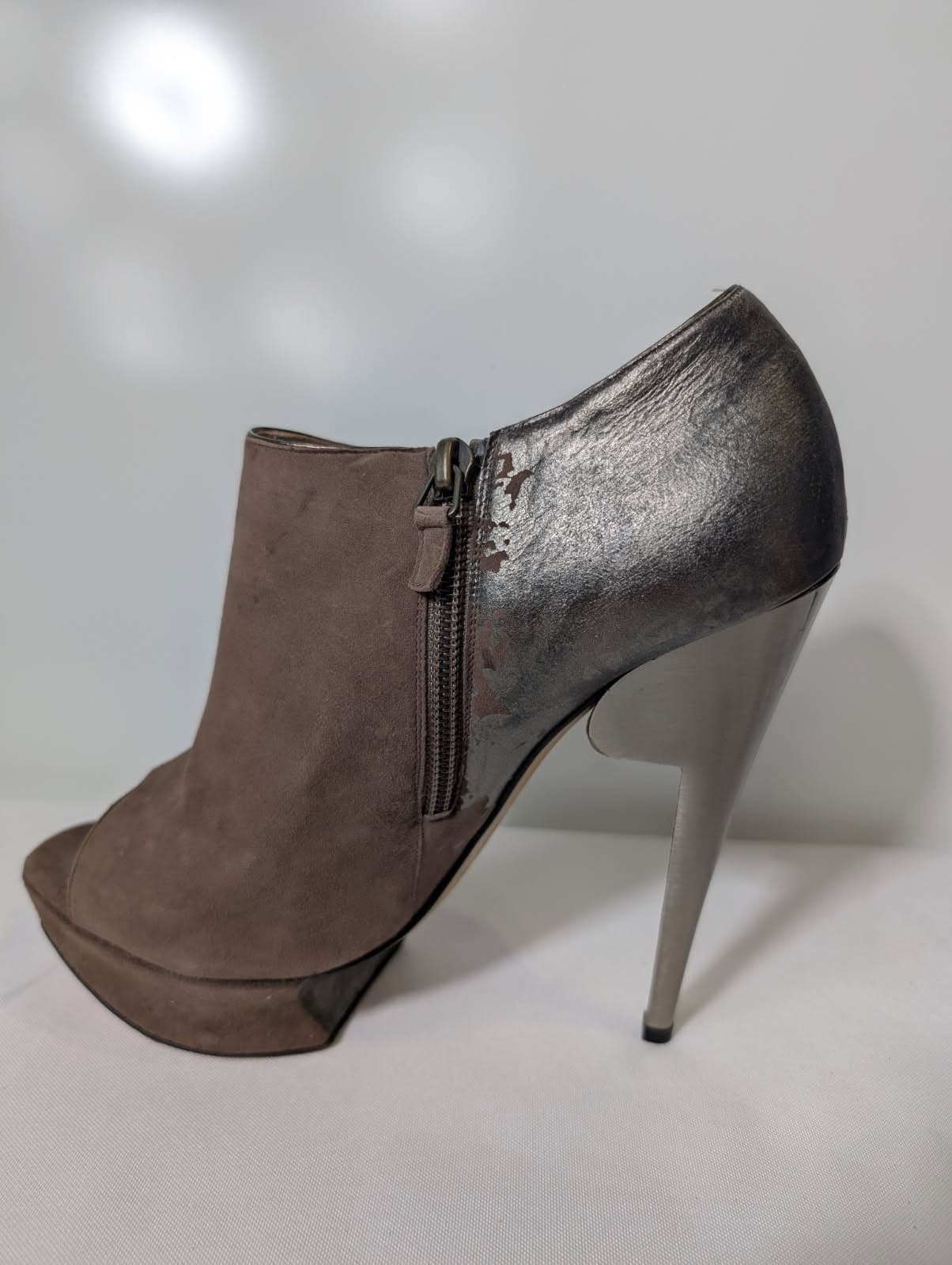 Nicholas Kirkwood Taupe Suede & Metallic Peep Toe Platform Booties - EU 38.5 — photo 4 of 9