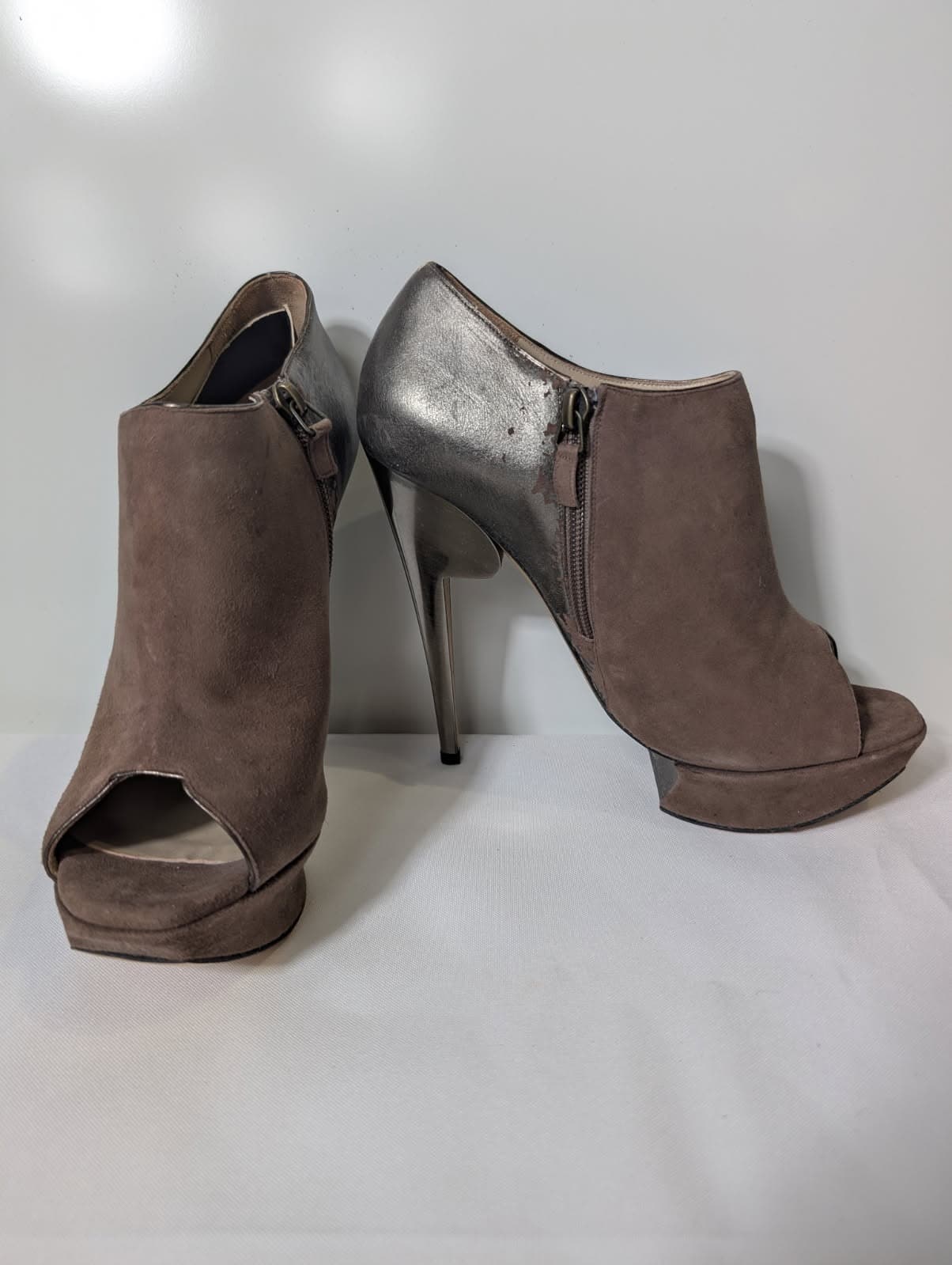 Nicholas Kirkwood Taupe Suede & Metallic Peep Toe Platform Booties - EU 38.5 — photo 5 of 9
