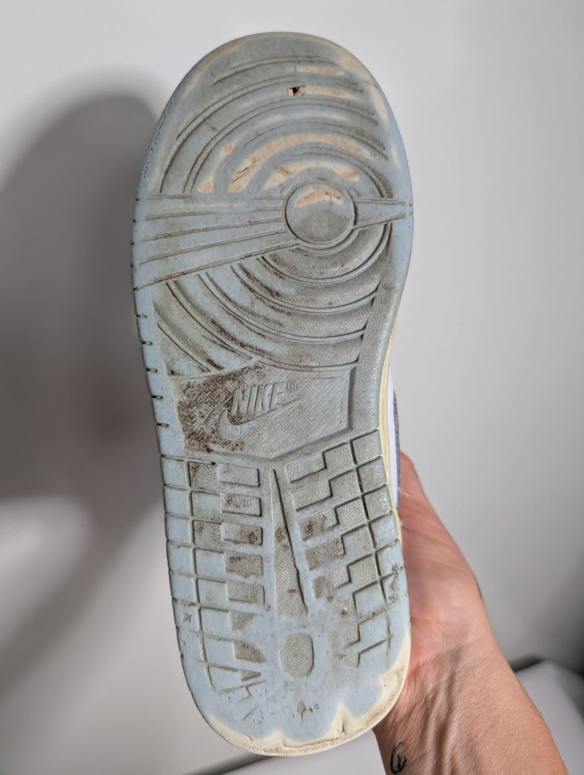 Nike Air Jordan 1 Retro High OG UNC Women's US 6 — photo 2 of 7