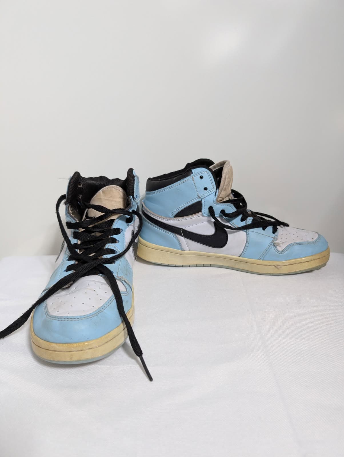 Nike Air Jordan 1 Retro High OG UNC Women's US 6 — photo 4 of 7