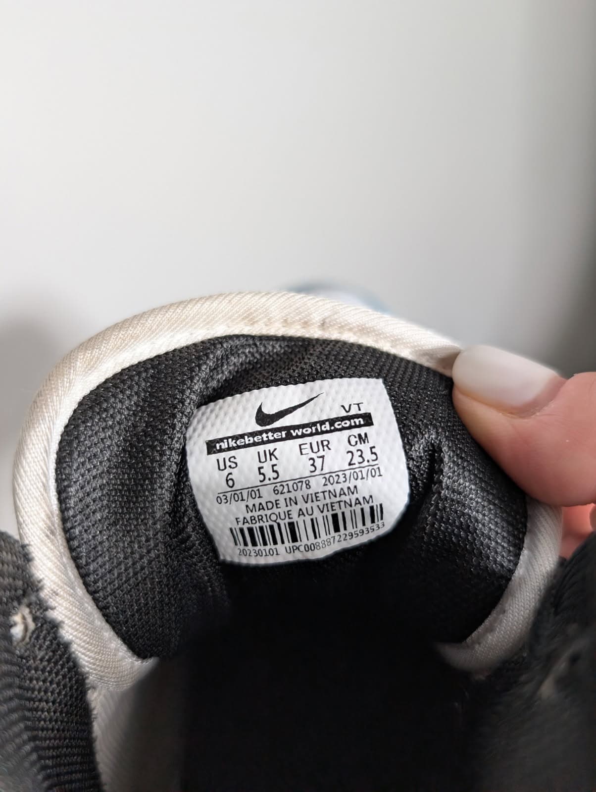 Nike Air Jordan 1 Retro High OG UNC Women's US 6 — photo 5 of 7