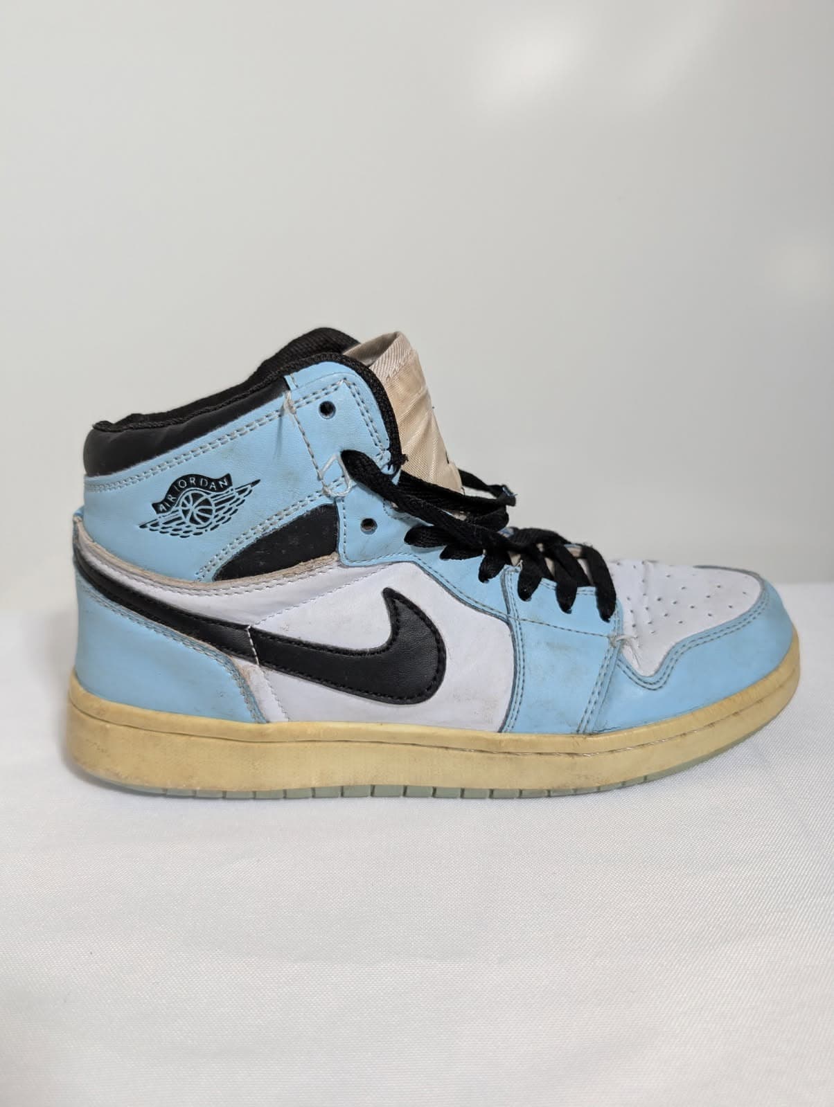 Nike Air Jordan 1 Retro High OG UNC Women's US 6 — photo 7 of 7