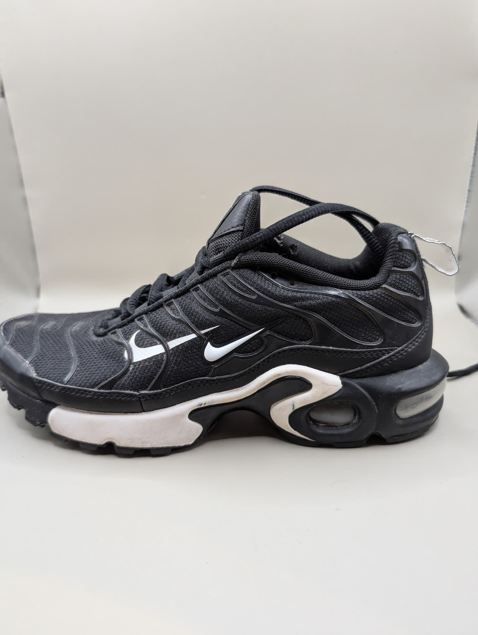 Nike Air Max Plus Youth Sneakers Black White US 5Y — photo 4 of 8
