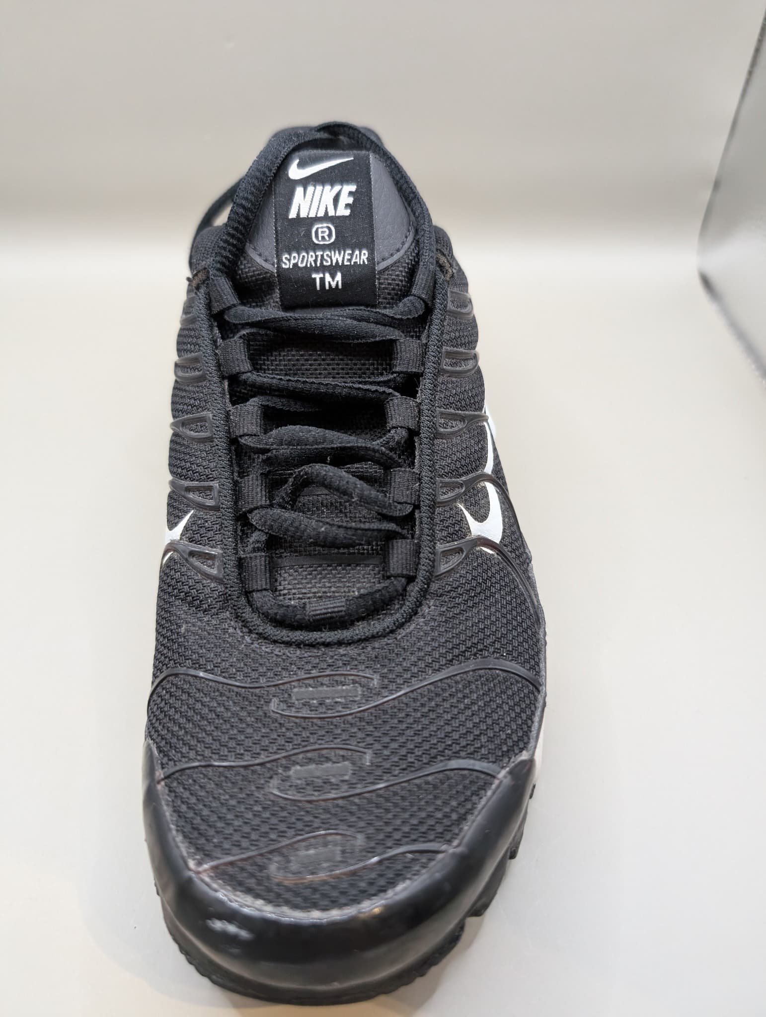 Nike Air Max Plus Youth Sneakers Black White US 5Y — photo 5 of 8