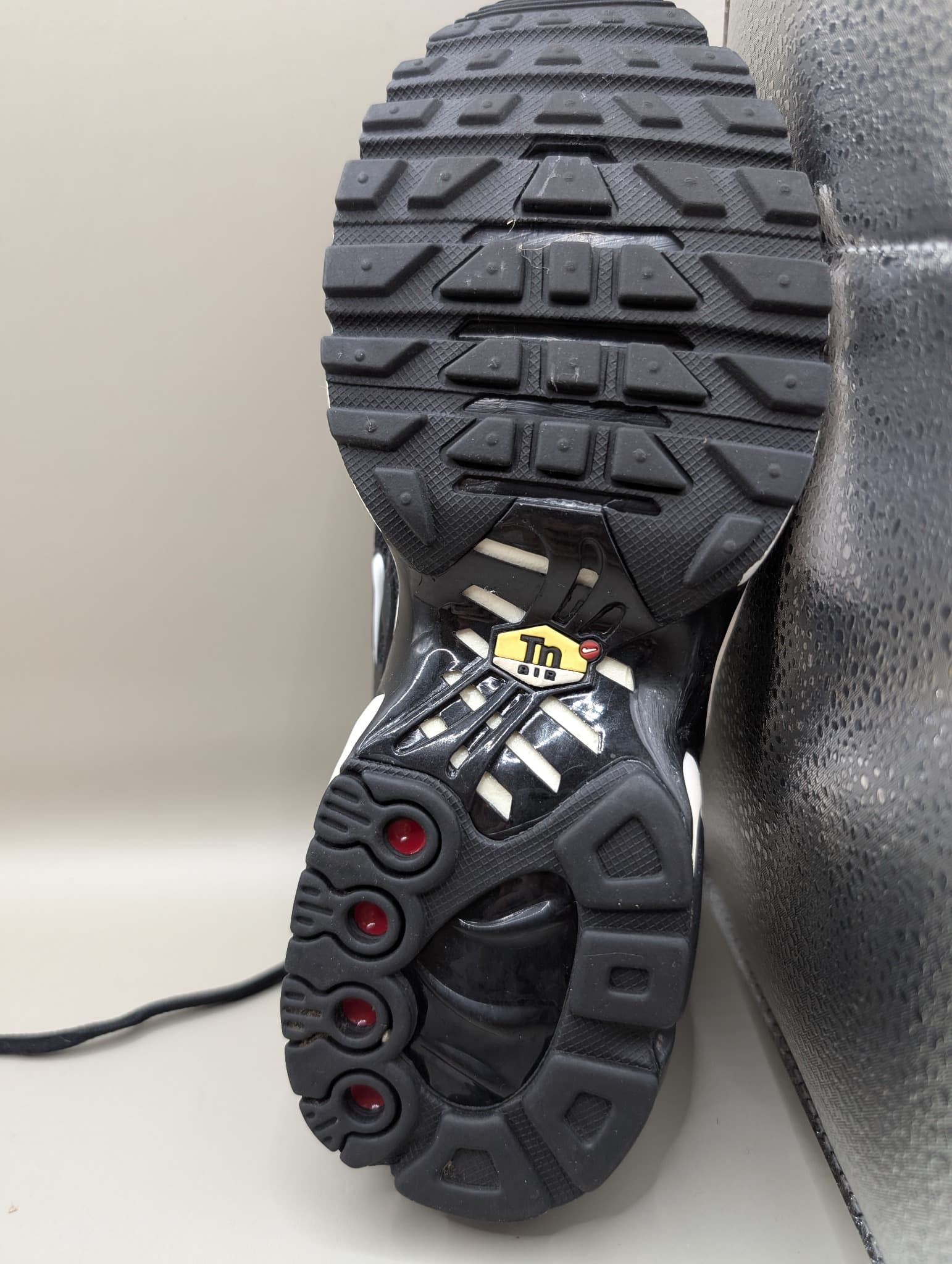 Nike Air Max Plus Youth Sneakers Black White US 5Y — photo 6 of 8