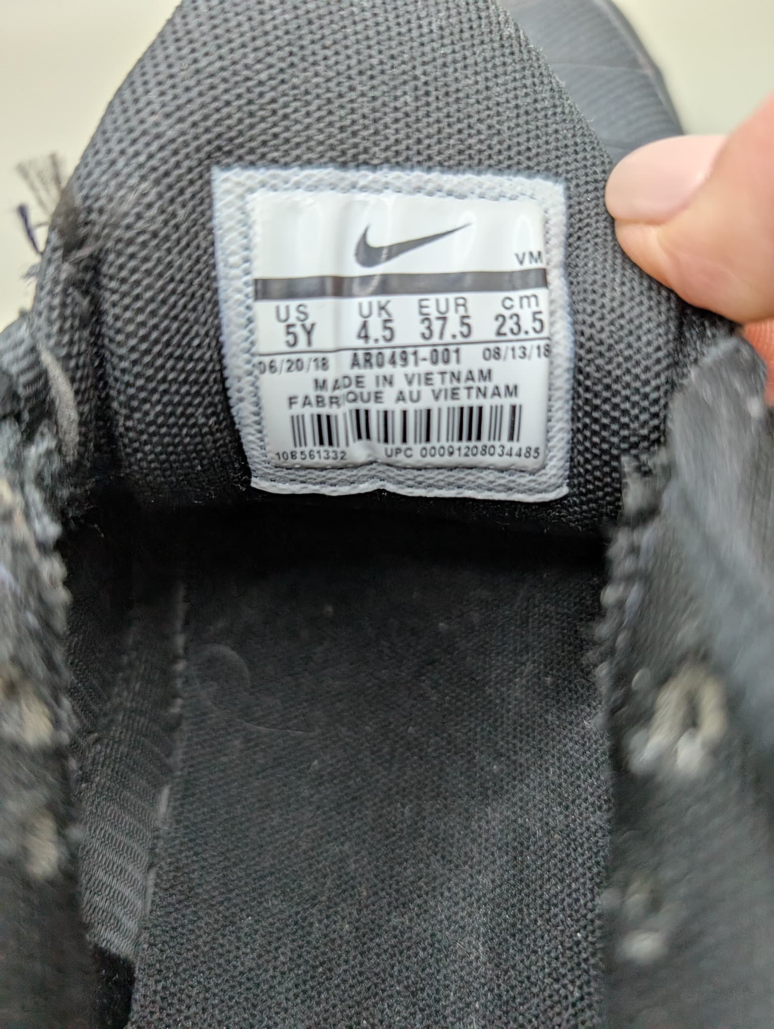 Nike Air Max Plus Youth Sneakers Black White US 5Y — photo 7 of 8