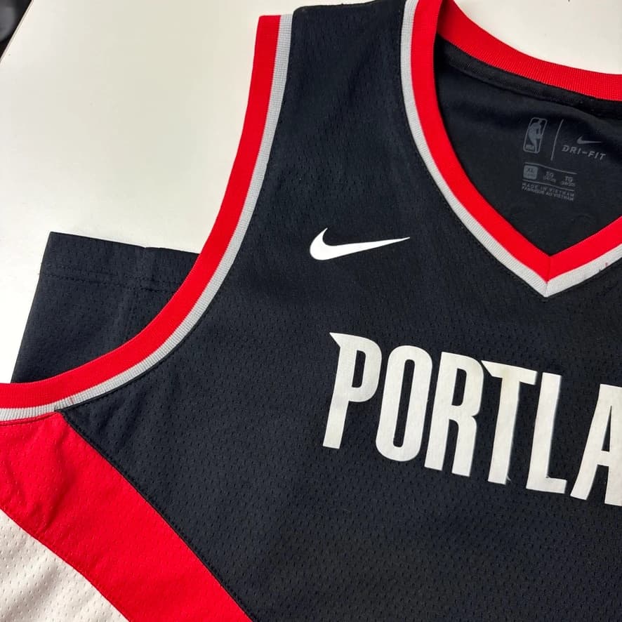 Nike Portland Trail Blazers Damian Lillard #0 Swingman Basketball Jersey — photo 2 of 11