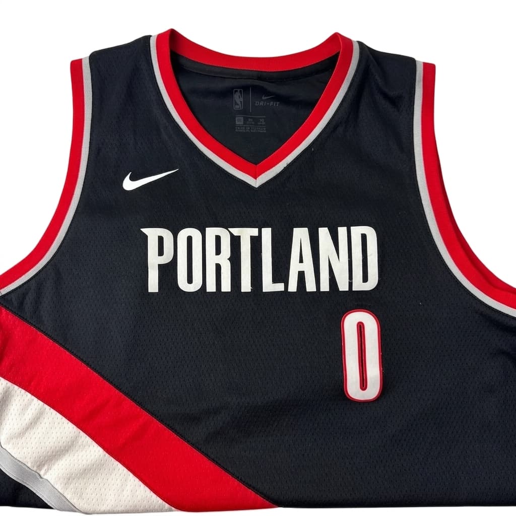 Nike Portland Trail Blazers Damian Lillard #0 Swingman Basketball Jersey — photo 1 of 11