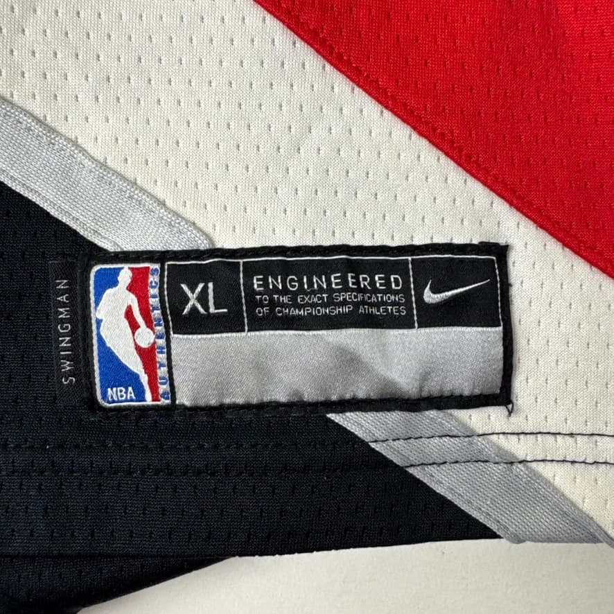 Nike Portland Trail Blazers Damian Lillard #0 Swingman Basketball Jersey — photo 6 of 11