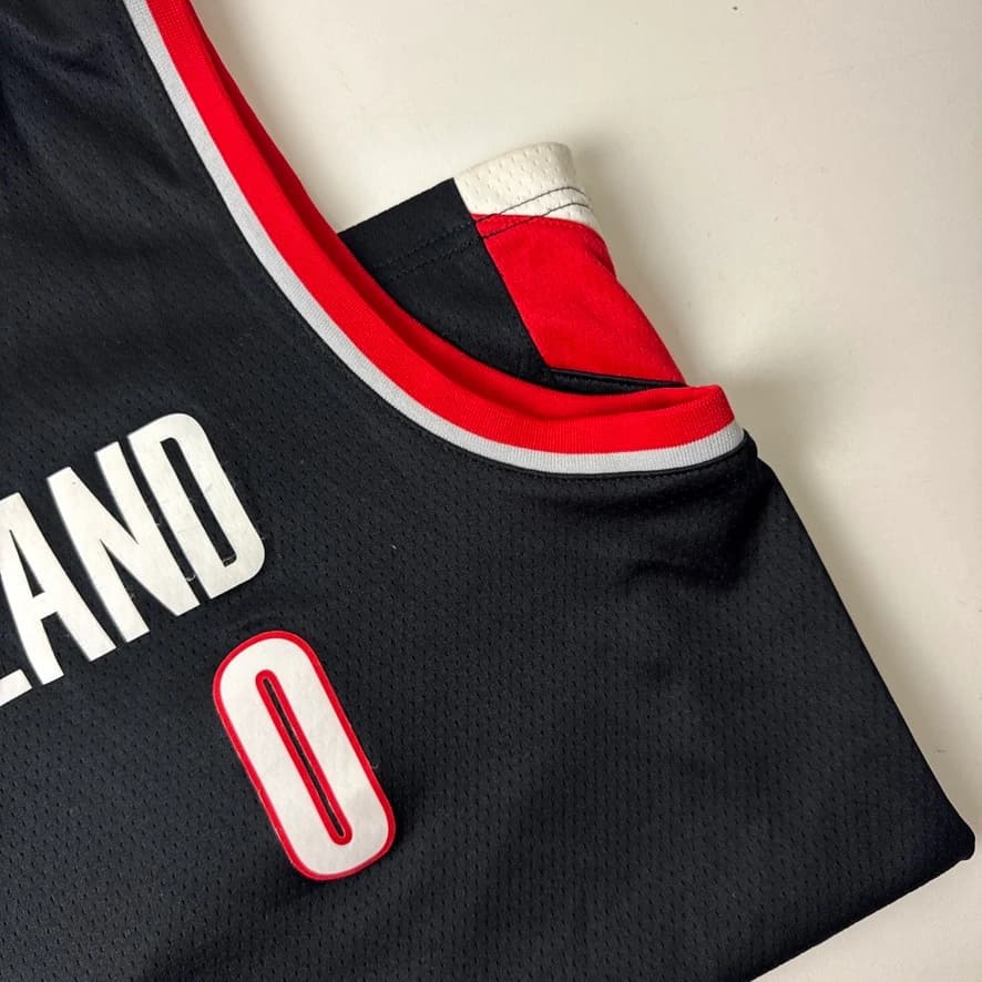 Nike Portland Trail Blazers Damian Lillard #0 Swingman Basketball Jersey — photo 9 of 11