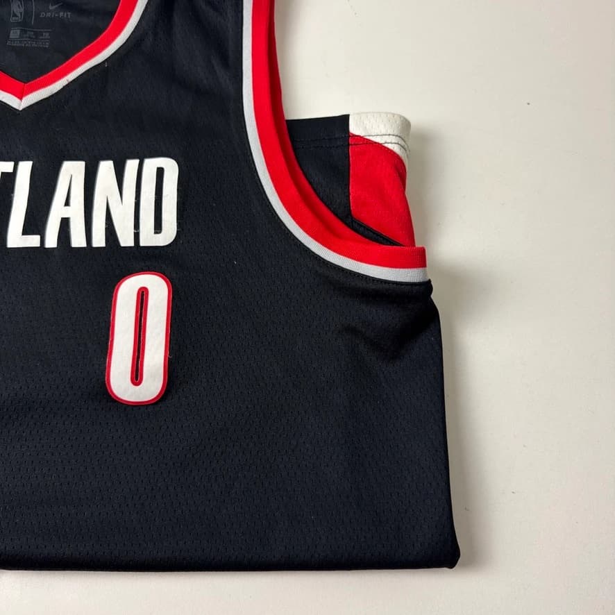 Nike Portland Trail Blazers Damian Lillard #0 Swingman Basketball Jersey — photo 3 of 11