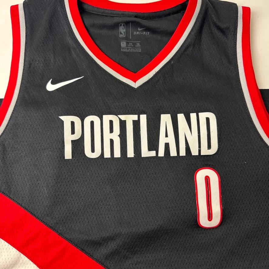 Nike Portland Trail Blazers Damian Lillard #0 Swingman Basketball Jersey — photo 11 of 11