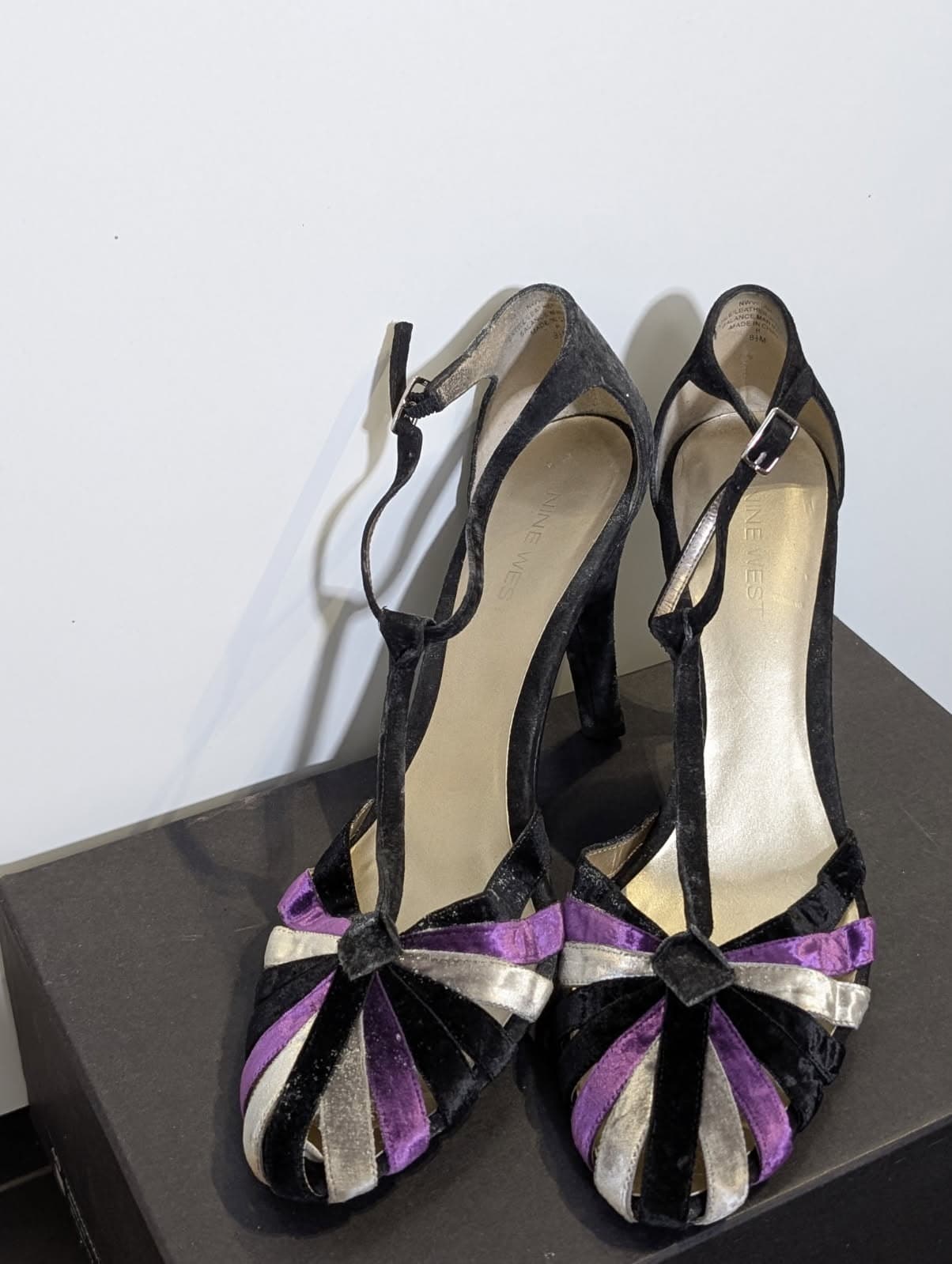 Nine West Vintage Style Velvet T-Strap Peep Toe Heels - Black/Purple US 8.5M — photo 5 of 6