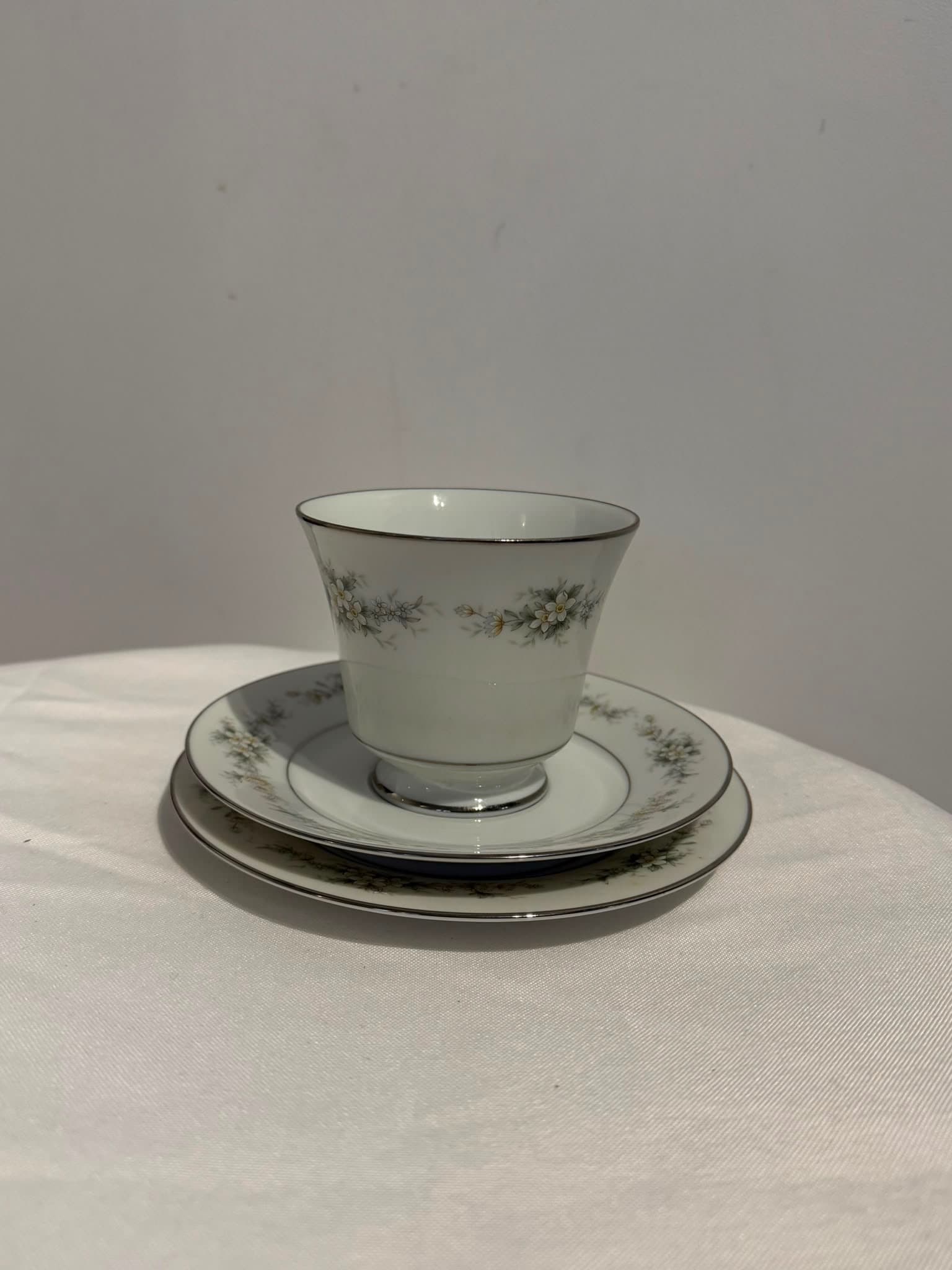 Noritake Melissa 3080 Fine China Tea Set 8 Place Settings Plus Extras — photo 2 of 7