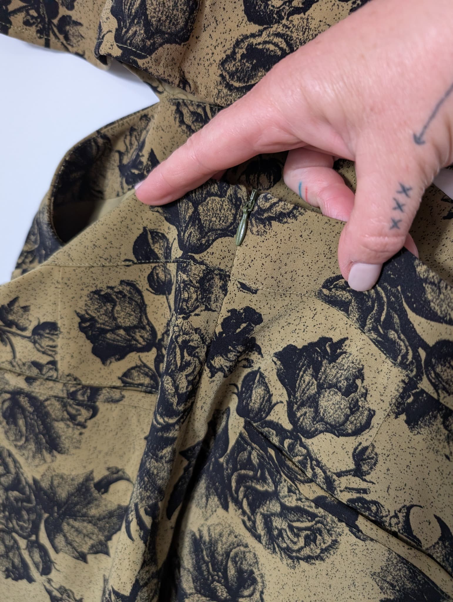 Notes du Nord Floral Cutout Midi Dress Olive Green Size 36 — photo 8 of 9