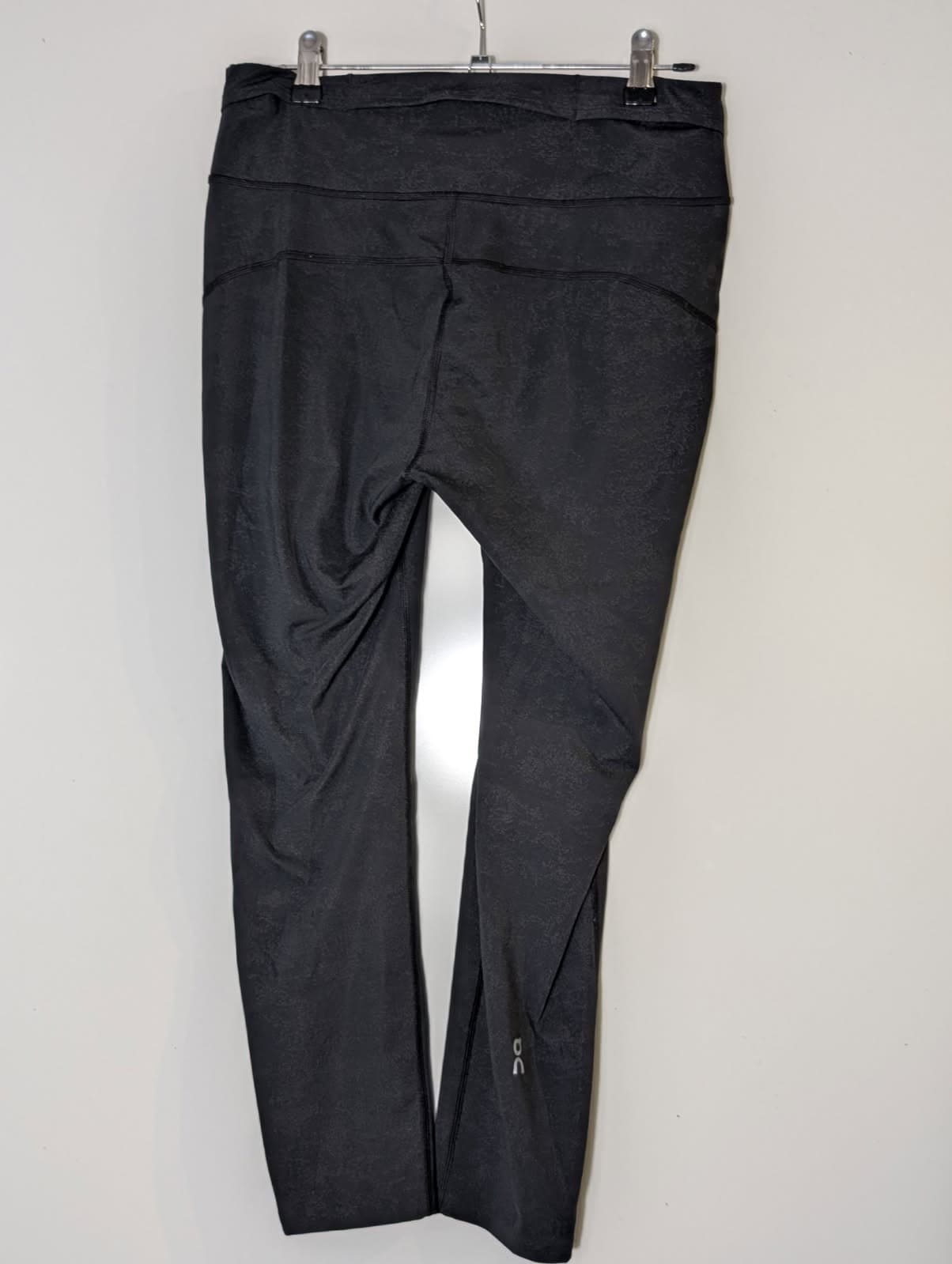 On Running Women's 7/8 Performance Tights - Black — photo 2 of 8