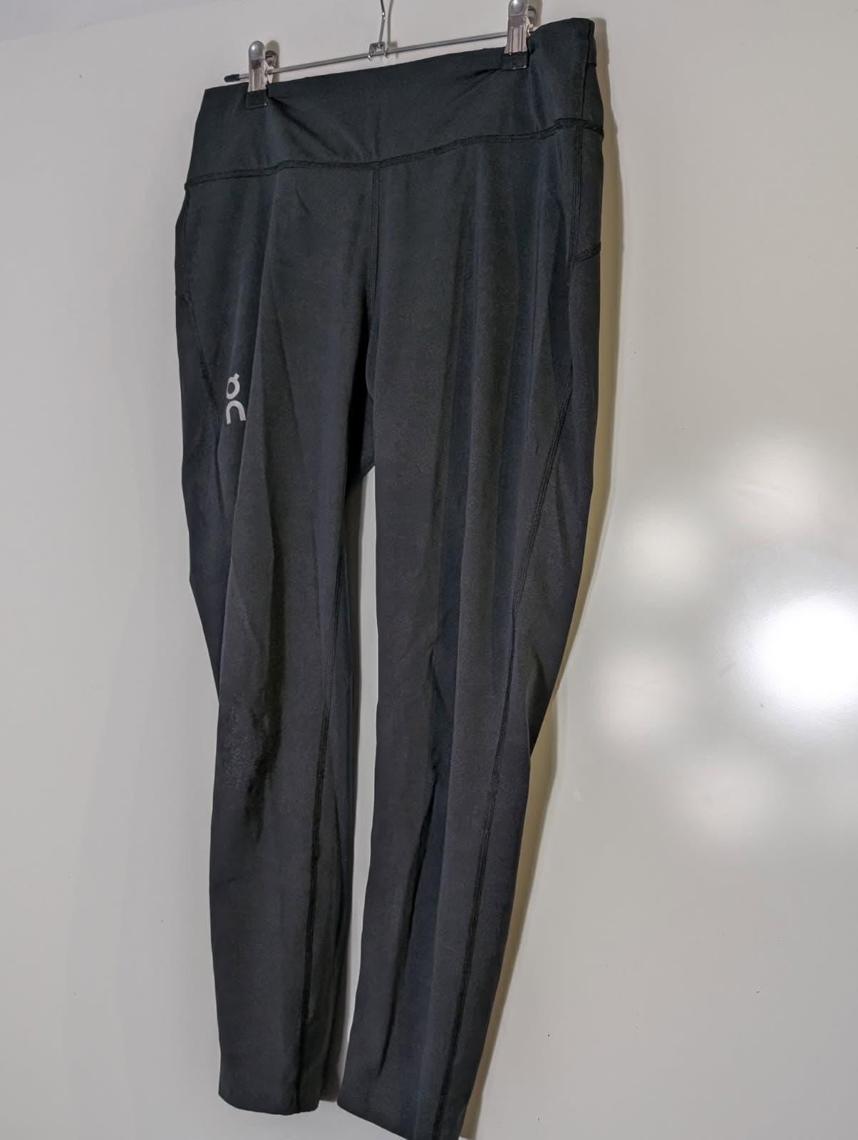 On Running Women's 7/8 Performance Tights - Black — photo 6 of 8
