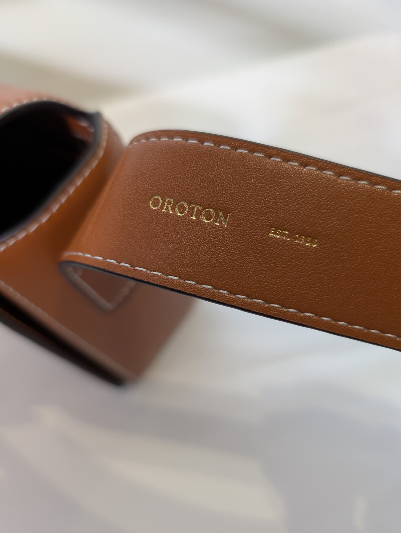 Oroton Leather Shoulder Bag Tan Gold Hardware — photo 3 of 9