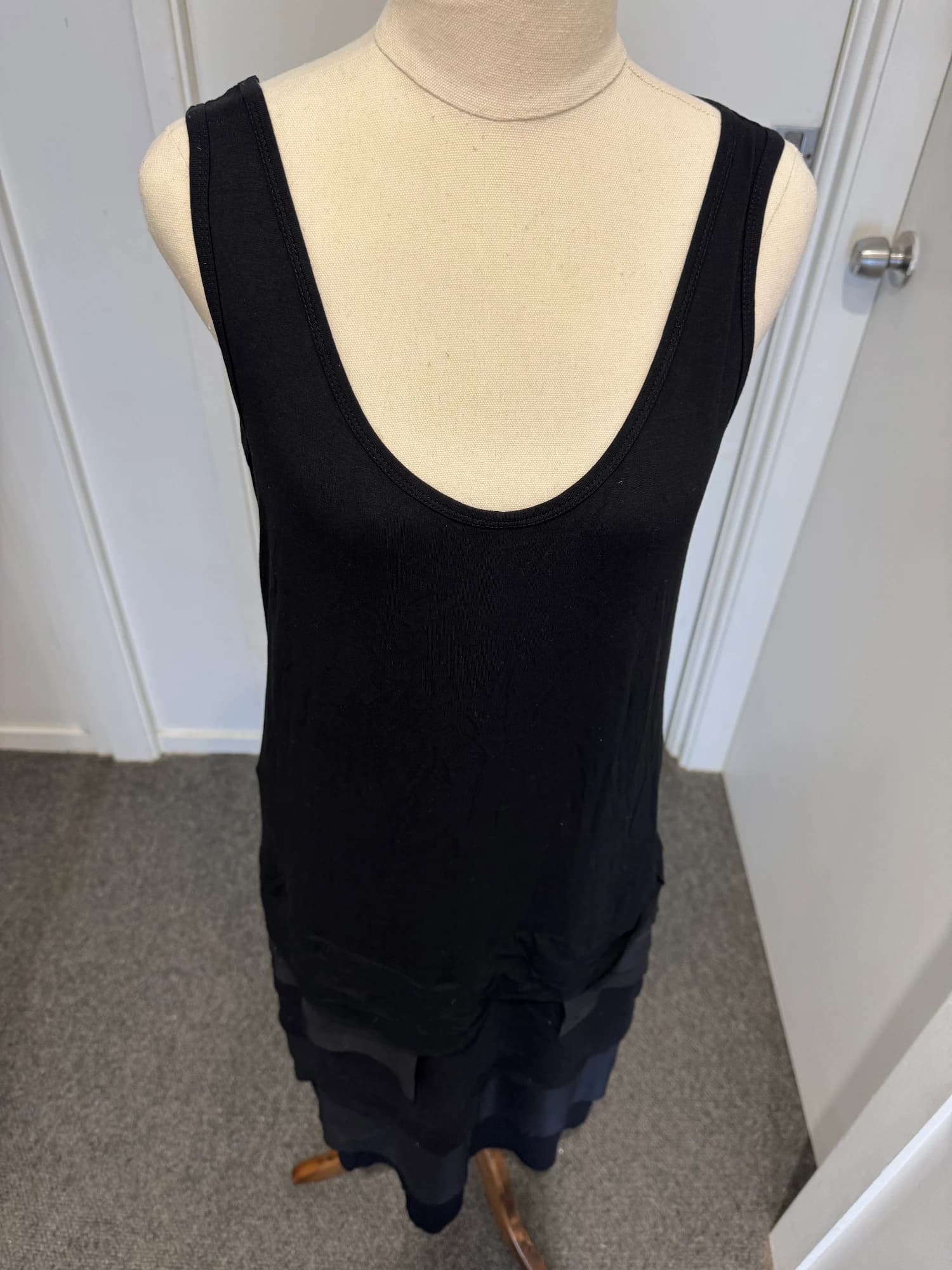 Paula Ryan Sleeveless Tiered Hem Black Dress Size M — photo 5 of 8
