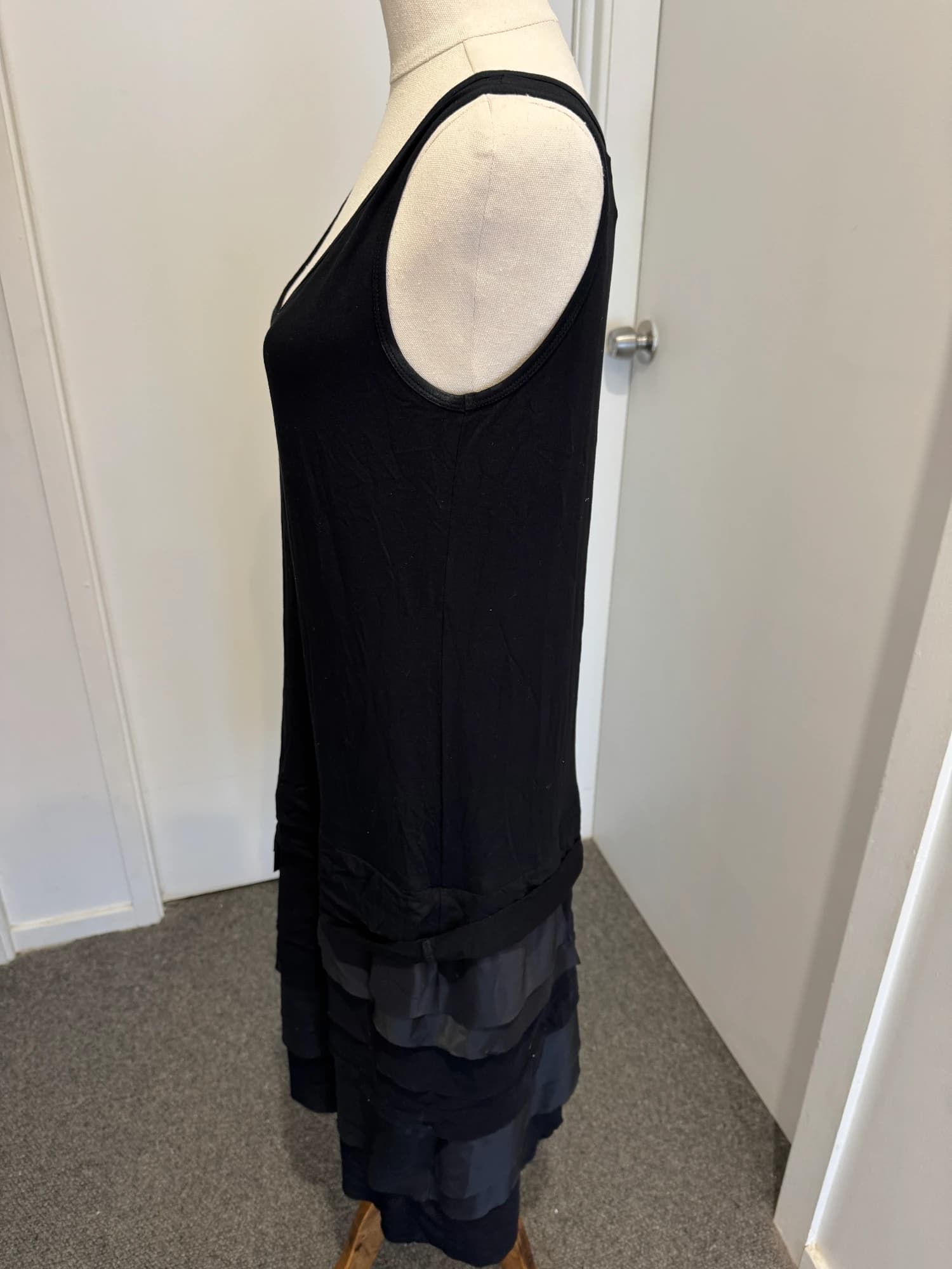 Paula Ryan Sleeveless Tiered Hem Black Dress Size M — photo 8 of 8