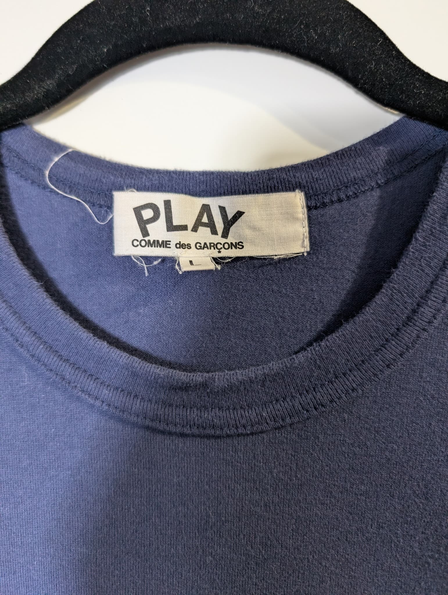 PLAY COMME des GARÇONS T-Shirt Navy Gold Heart Logo Size L — photo 3 of 6