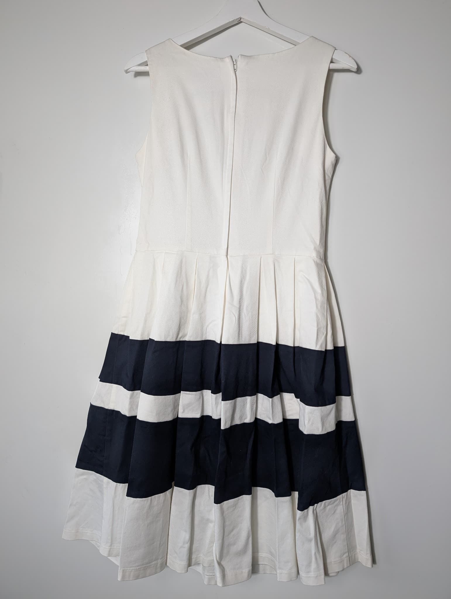 Pringle of Scotland Sleeveless Striped Fit and Flare Dress Navy Blue and White Size 10 — photo 6 of 8