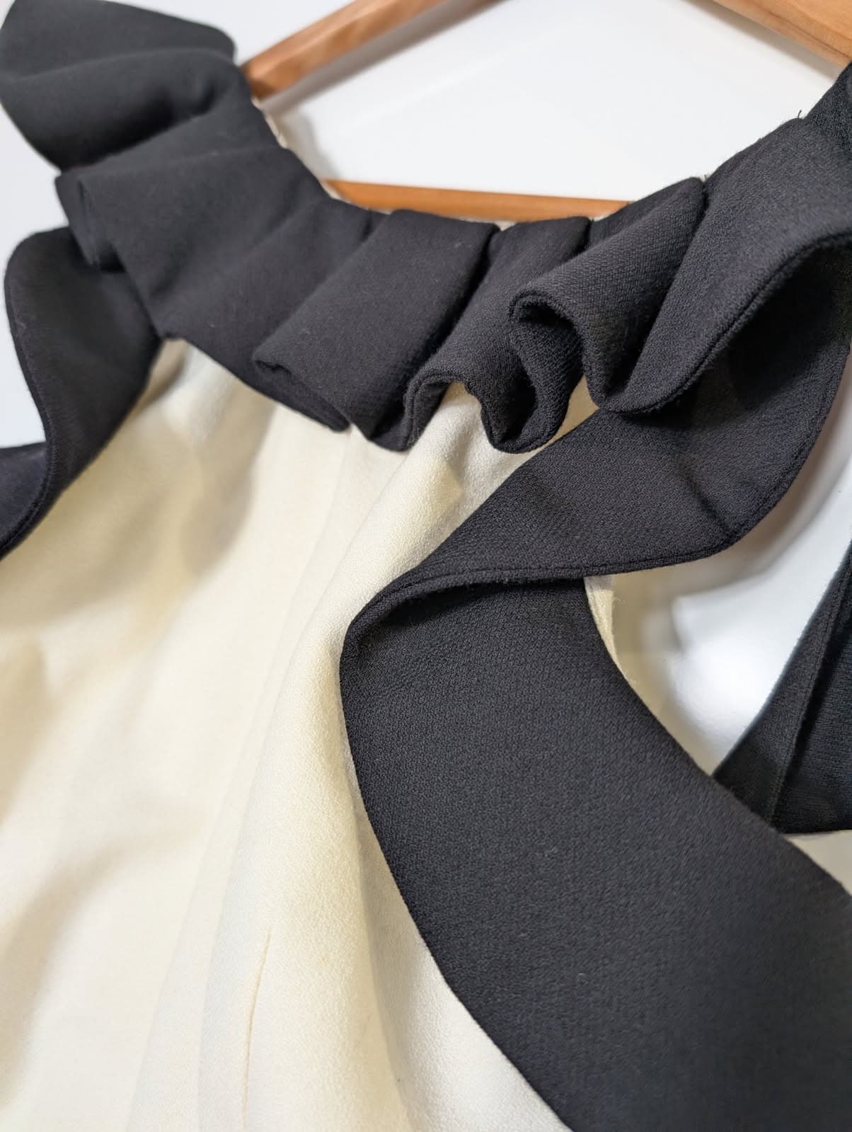 Rachel Gilbert Ruffle Sheath Dress - Cream & Black Size 2 — photo 5 of 6