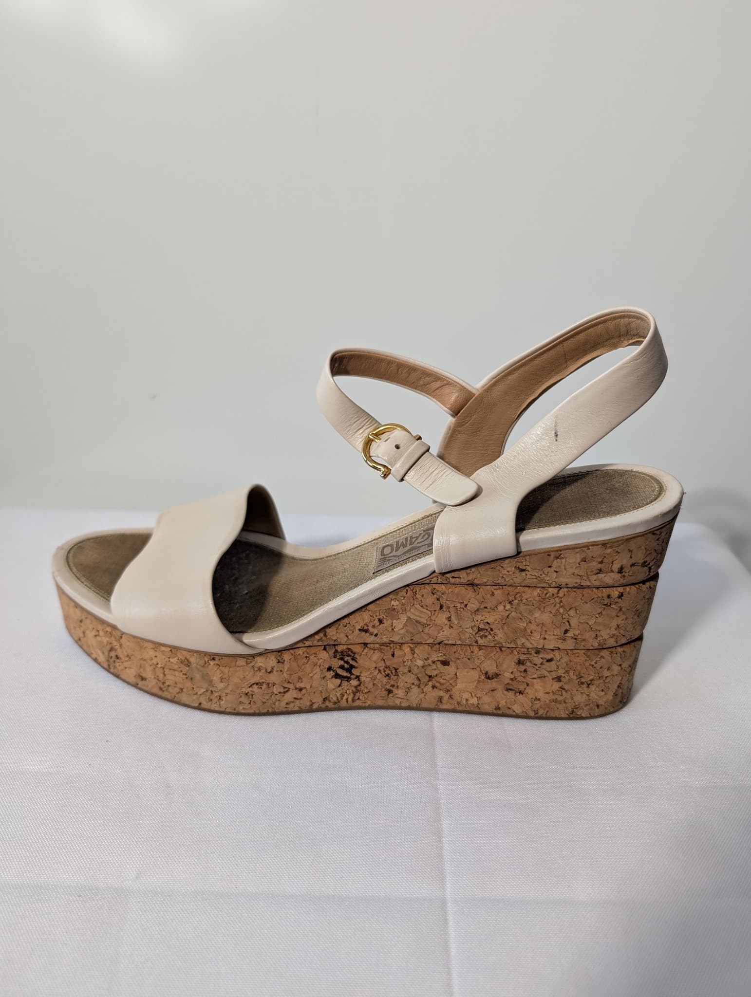 Salvatore Ferragamo Cork Wedge Sandals Cream Leather — photo 4 of 8
