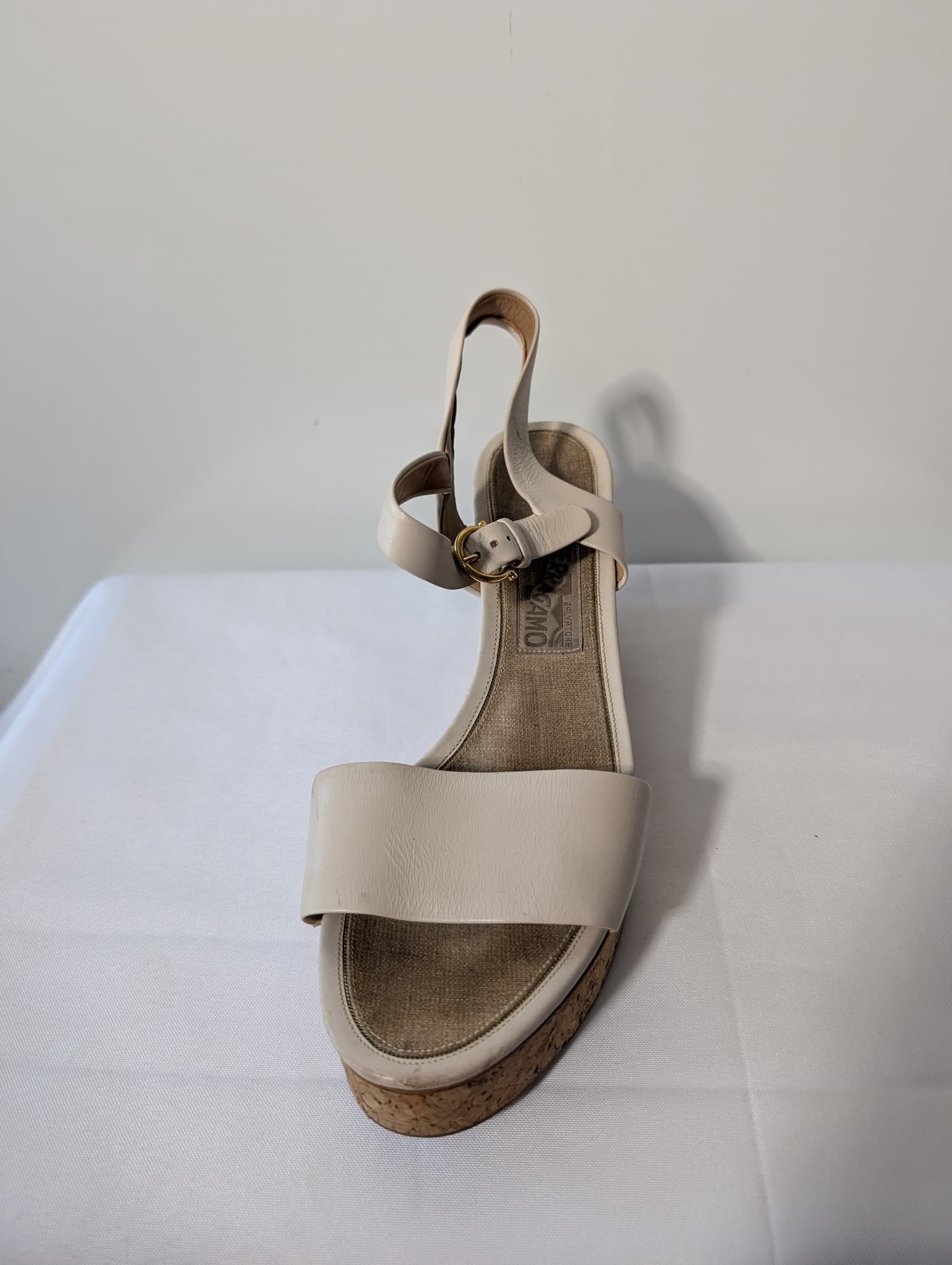 Salvatore Ferragamo Cork Wedge Sandals Cream Leather — photo 5 of 8