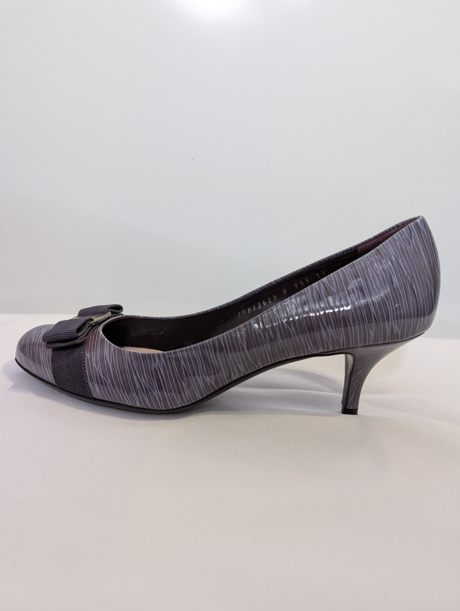 Salvatore Ferragamo Vara Bow Kitten Heel Pumps Grey Patent Leather — photo 4 of 11