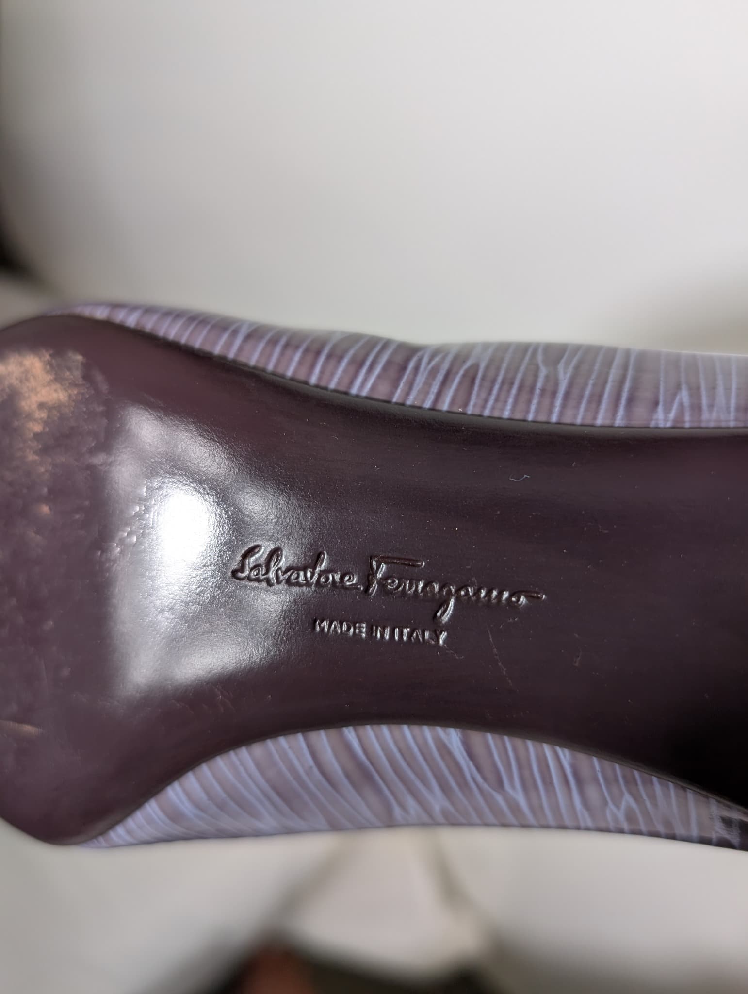 Salvatore Ferragamo Vara Bow Kitten Heel Pumps Grey Patent Leather — photo 8 of 11