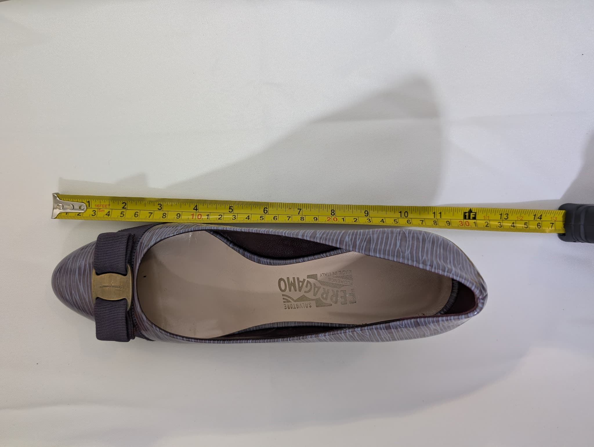 Salvatore Ferragamo Vara Bow Kitten Heel Pumps Grey Patent Leather — photo 11 of 11
