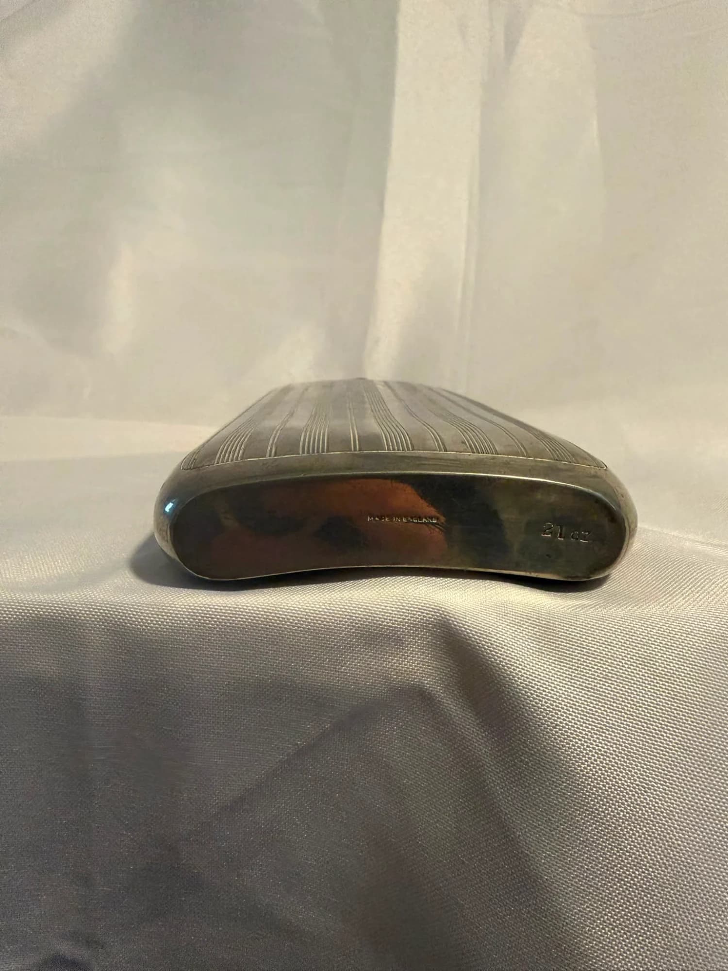 Silver Plated Hip Flask 21oz Large Engine Turned Made in England Vintage — photo 4 of 9