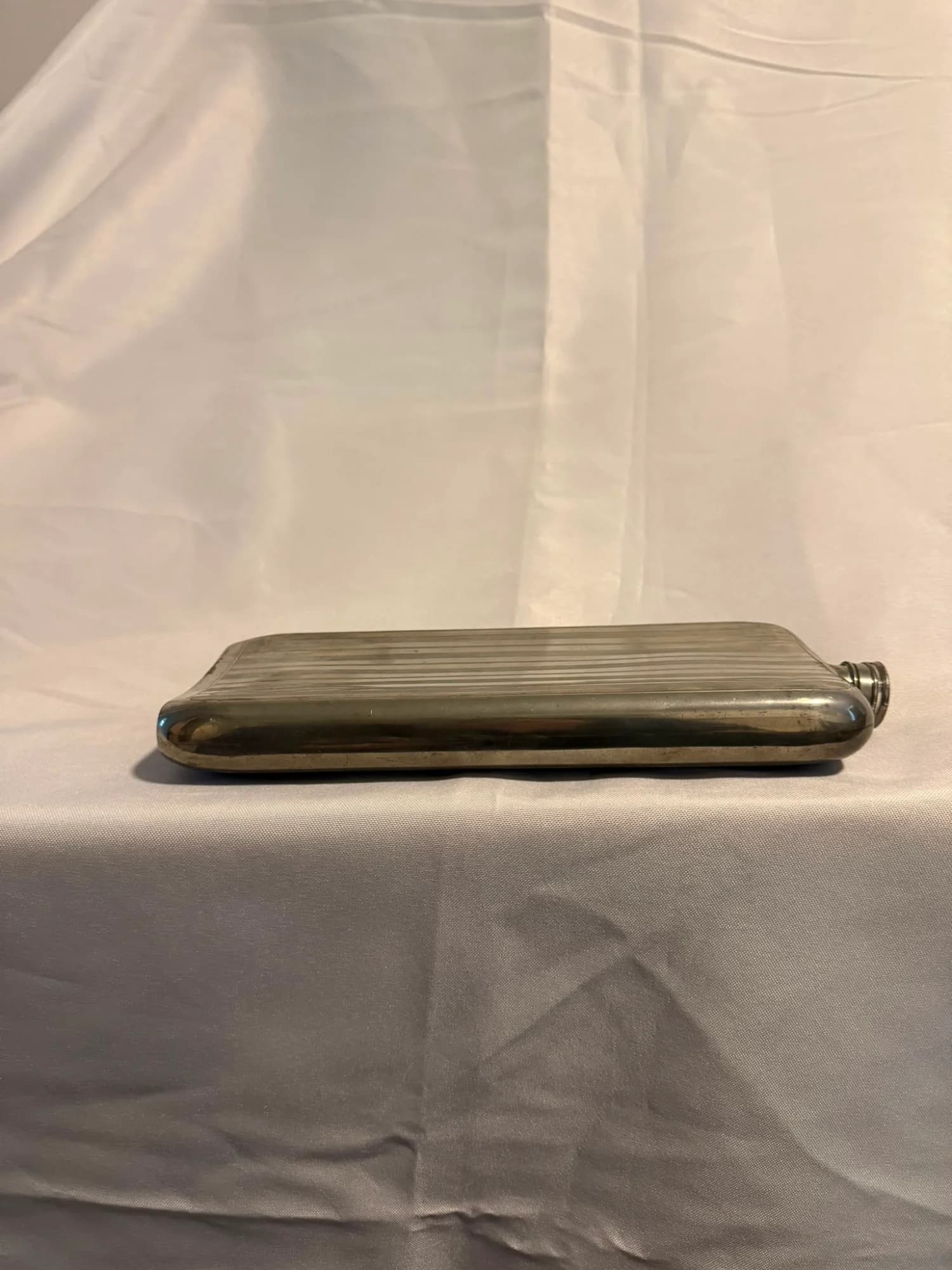 Silver Plated Hip Flask 21oz Large Engine Turned Made in England Vintage — photo 6 of 9
