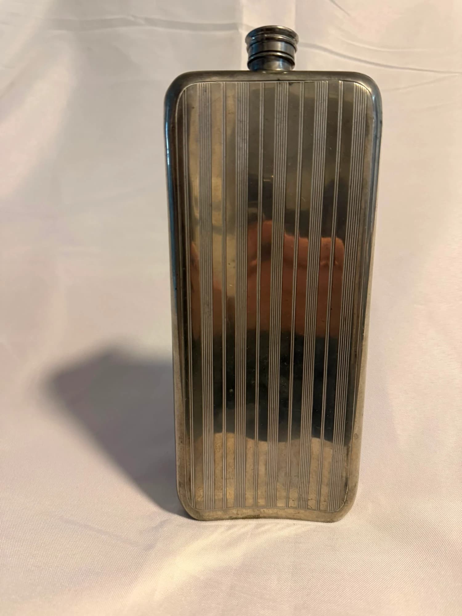 Silver Plated Hip Flask 21oz Large Engine Turned Made in England Vintage — photo 8 of 9