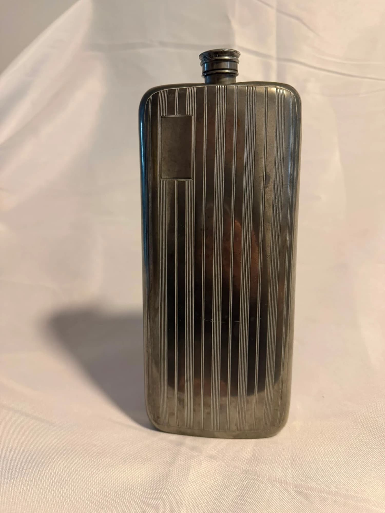 Silver Plated Hip Flask 21oz Large Engine Turned Made in England Vintage — photo 9 of 9
