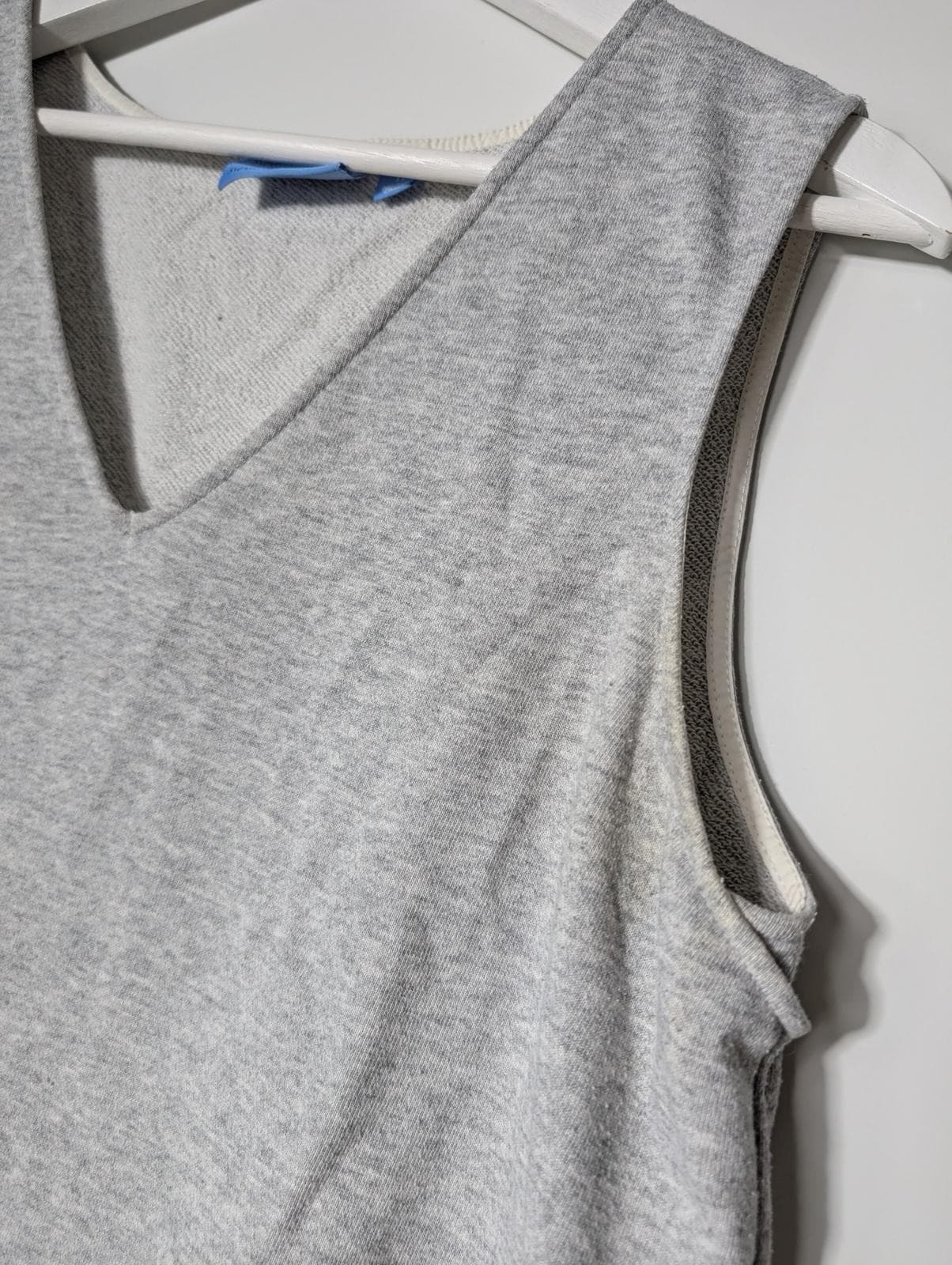 SimplyVera VERA WANG Sleeveless V-Neck Layered Hem Top Grey White Size 12 — photo 3 of 6