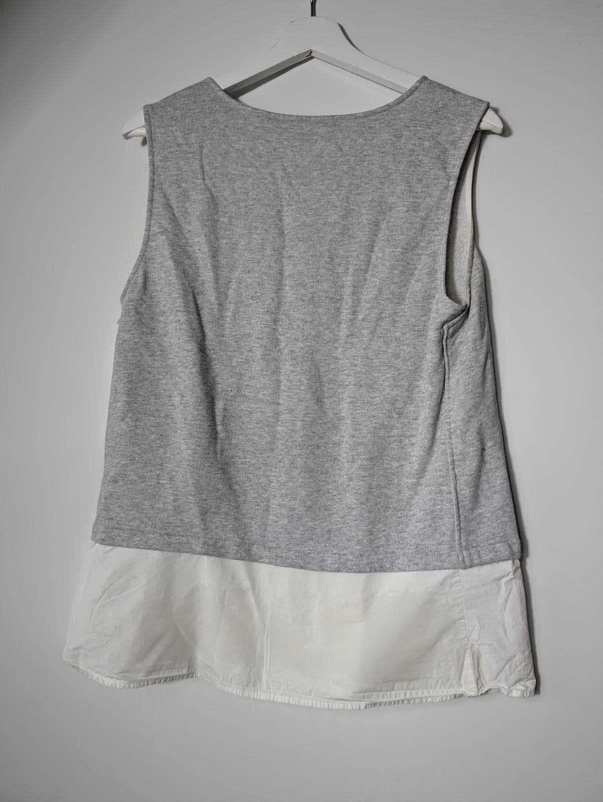 SimplyVera VERA WANG Sleeveless V-Neck Layered Hem Top Grey White Size 12 — photo 5 of 6