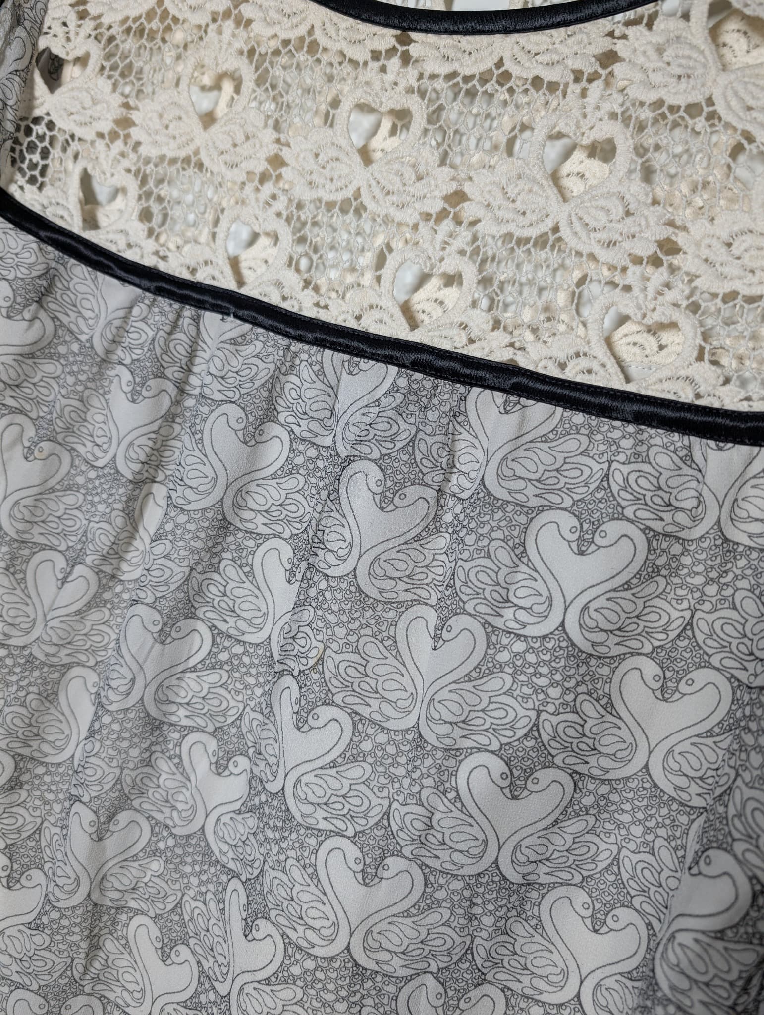 Swan Print Lace Trim Tunic Top Cream and Black UK 12 — photo 2 of 10