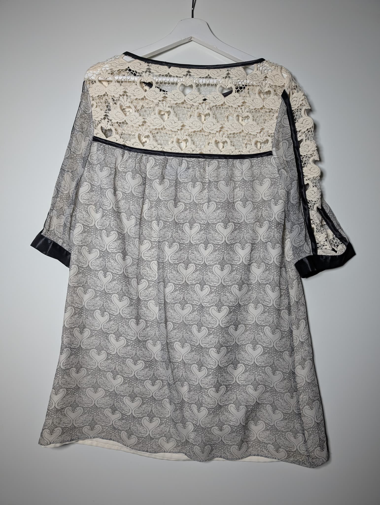 Swan Print Lace Trim Tunic Top Cream and Black UK 12 — photo 5 of 10
