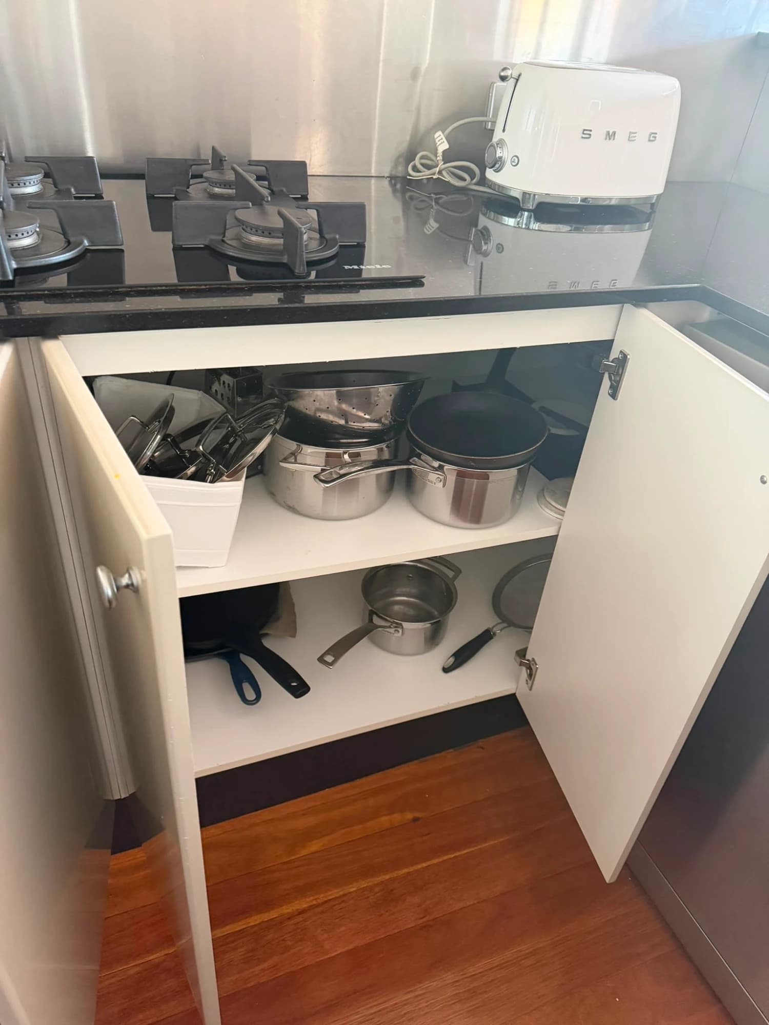 TAUPE HIGH GLOSS KITCHEN — photo 14 of 49