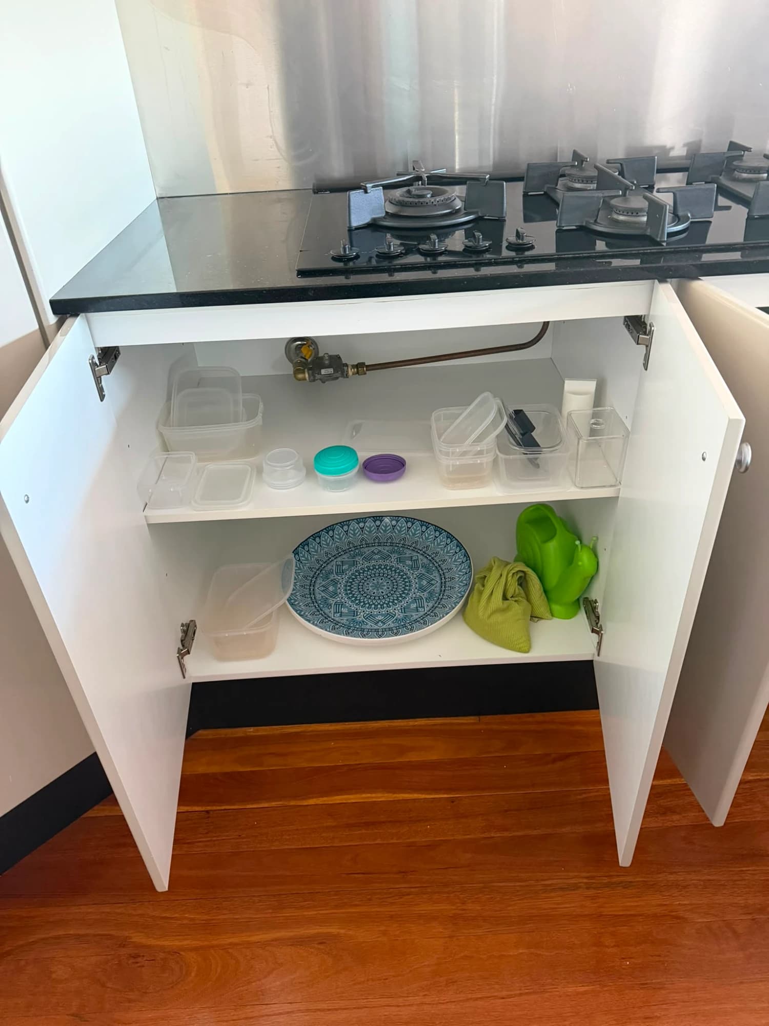 TAUPE HIGH GLOSS KITCHEN — photo 15 of 49